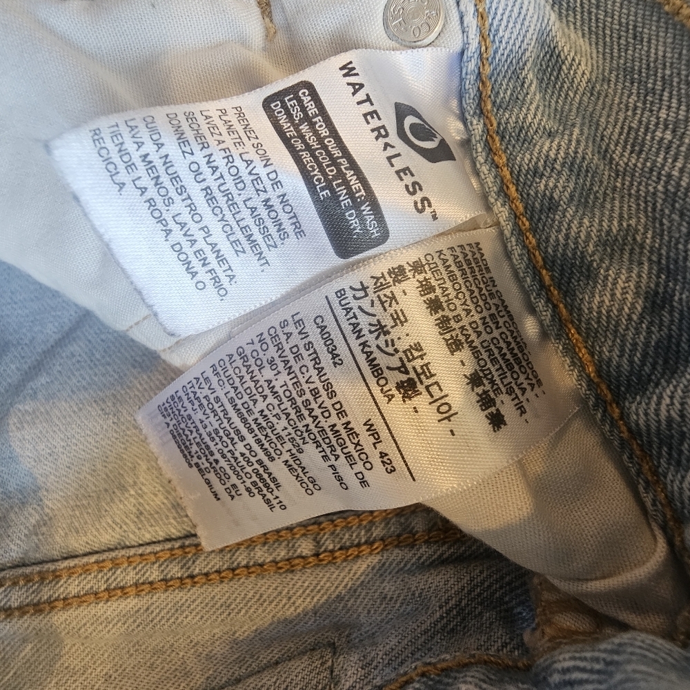 Levi’s 501 Original Light Wash Button Fly Denim Shorts (W25) - Picture 5 of 9